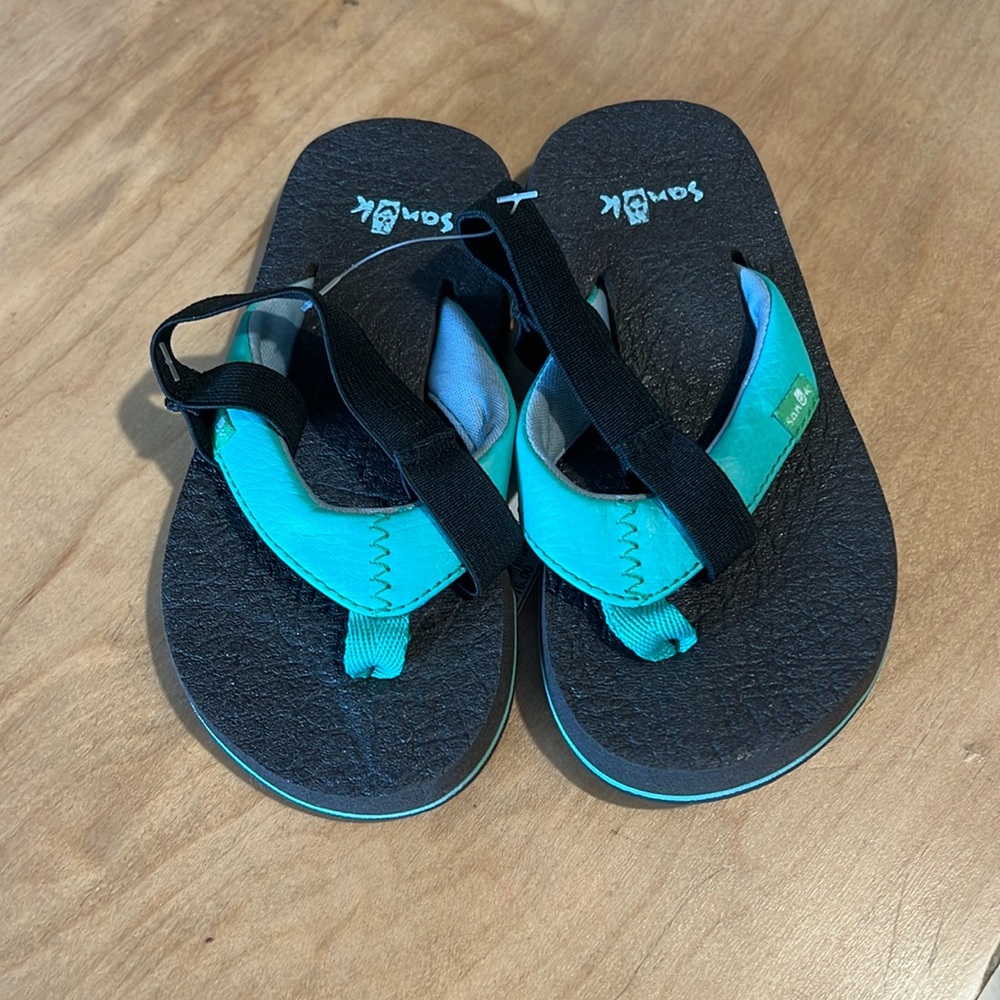 Sanuk Flip Flop Sandals with backstrap
